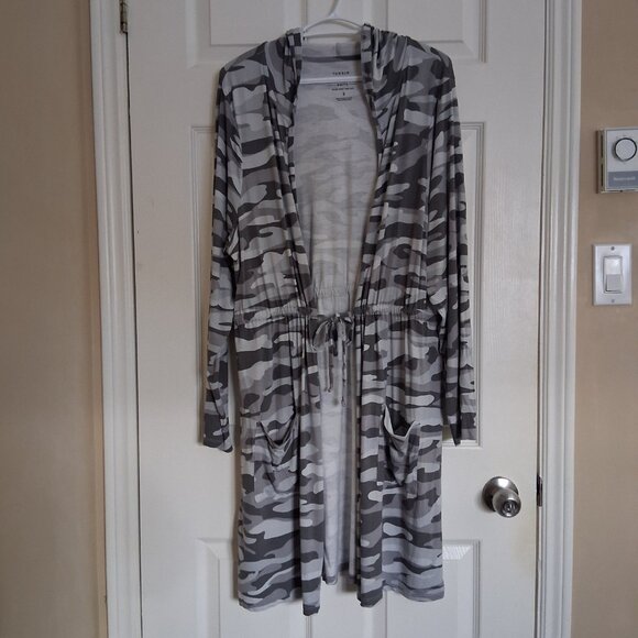 Torrid Women's Size 3X Gray Camo Super Soft Hooded Anorak Open Cardigan - Picture 3 of 12